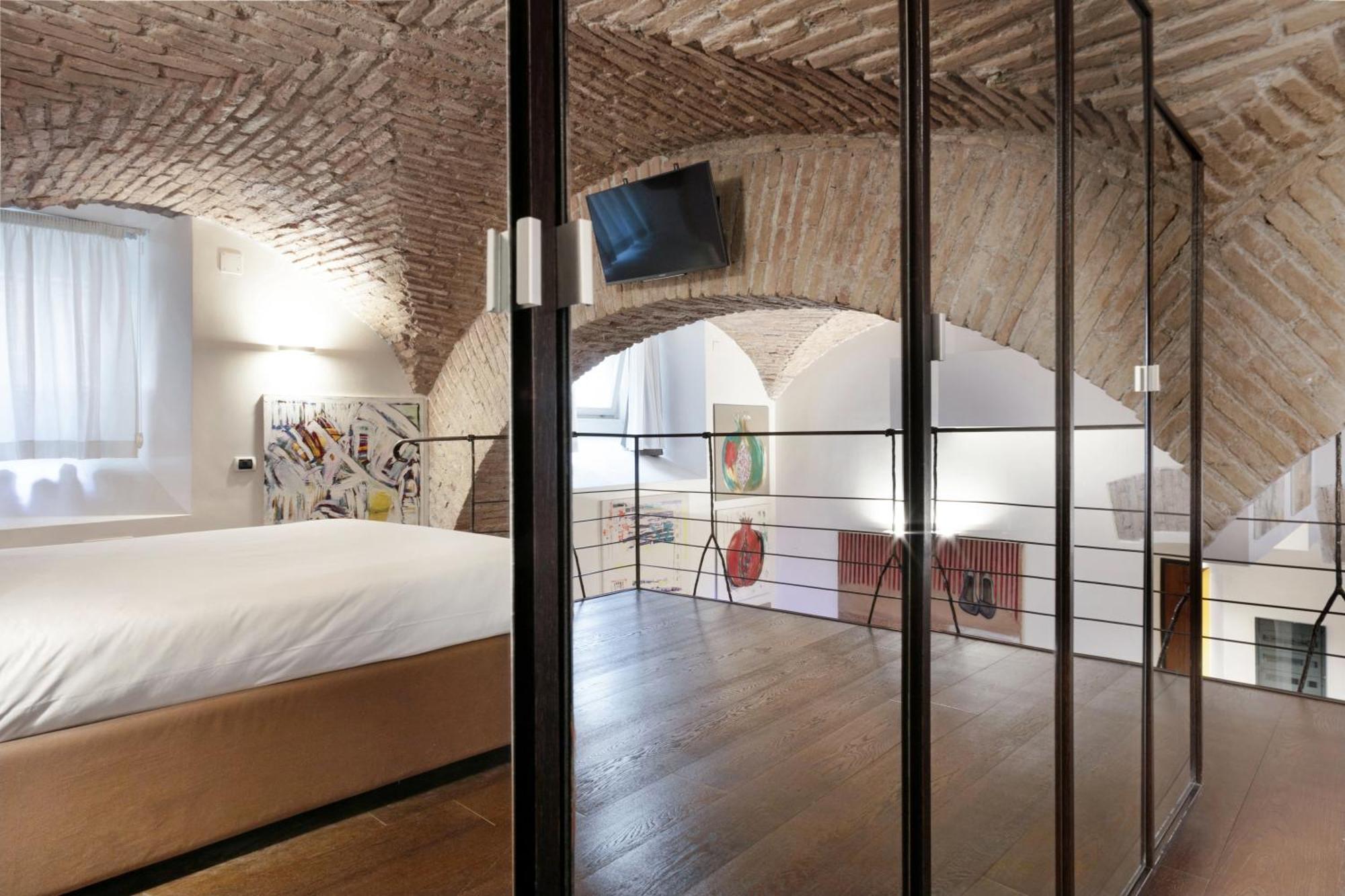 Casa de Férias Trasteverehome - Artists Loft With Private Parking In Trastevere *
